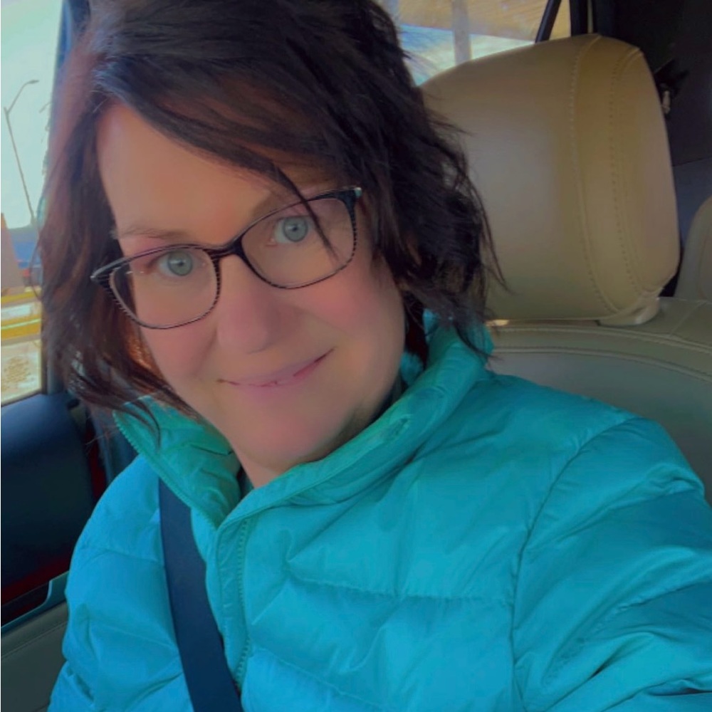 Meet your Posher, Lorie